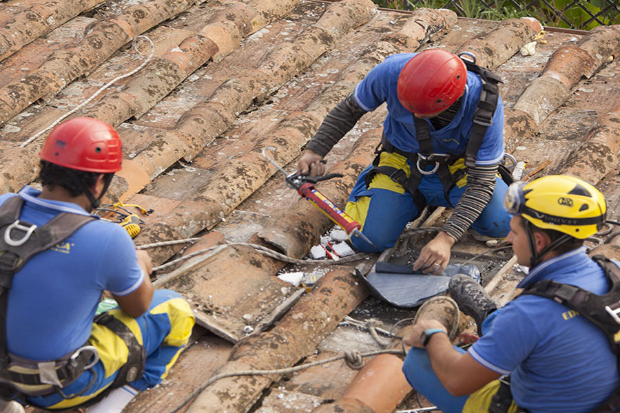 Aislantes Térmicos para Techos - pt. 2 Cómo Instalarlos con Acrobatica
