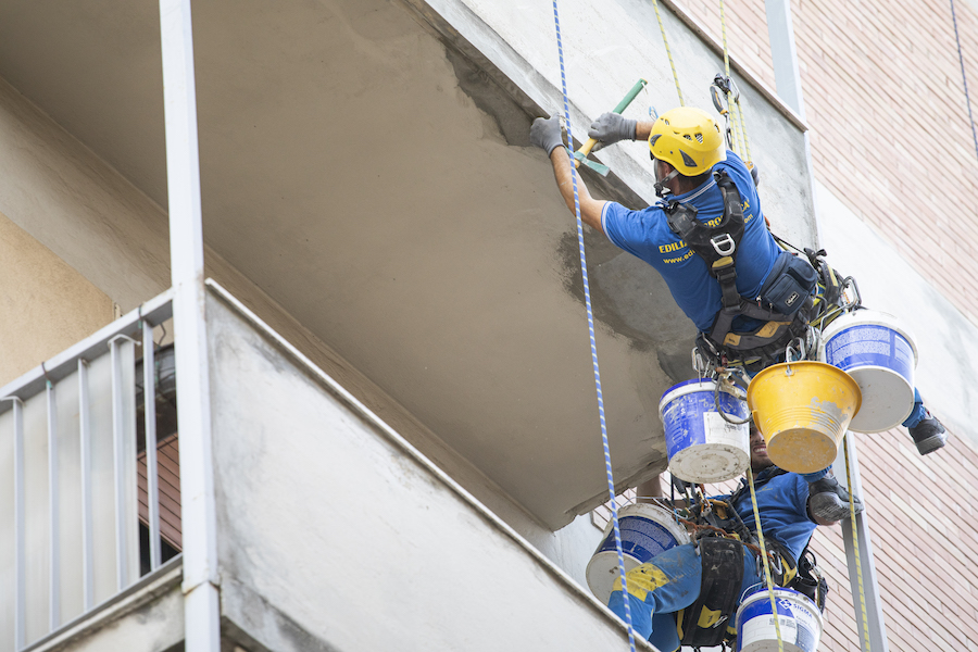 ejemplo de soluciones para reparar infiltraciones de agua en la terraza