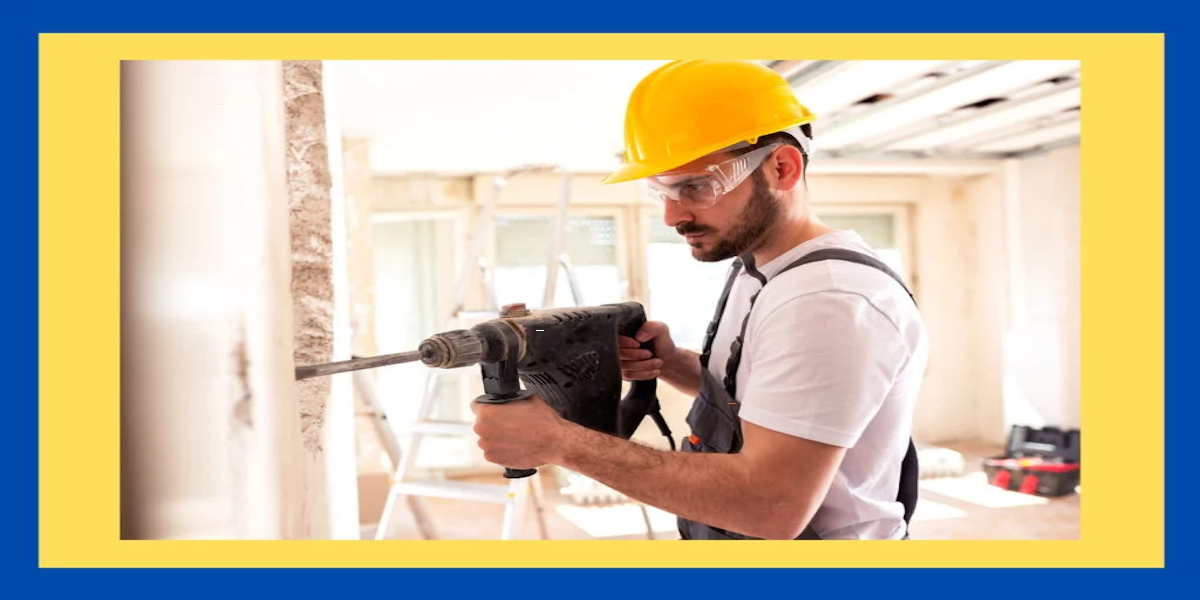 Operario de Acrobatica realizando trabajos de aislamiento térmico interior para mejorar la eficiencia energética de la vivienda.