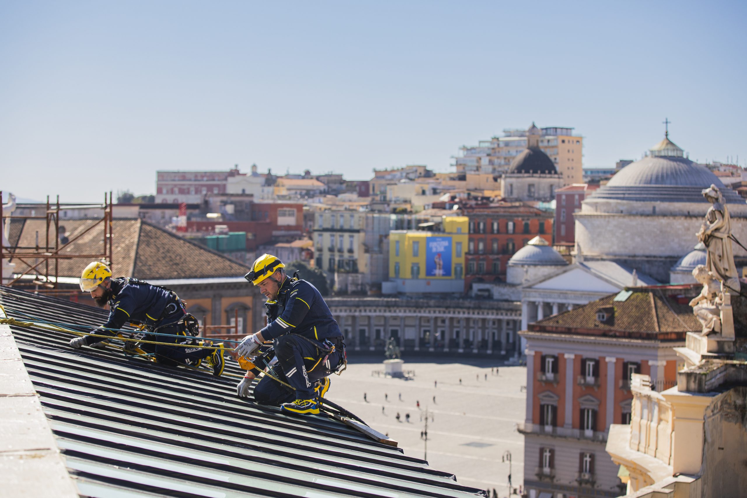 Cómo cambiar el tejado de una casa antigua: materiales, pasos y costes