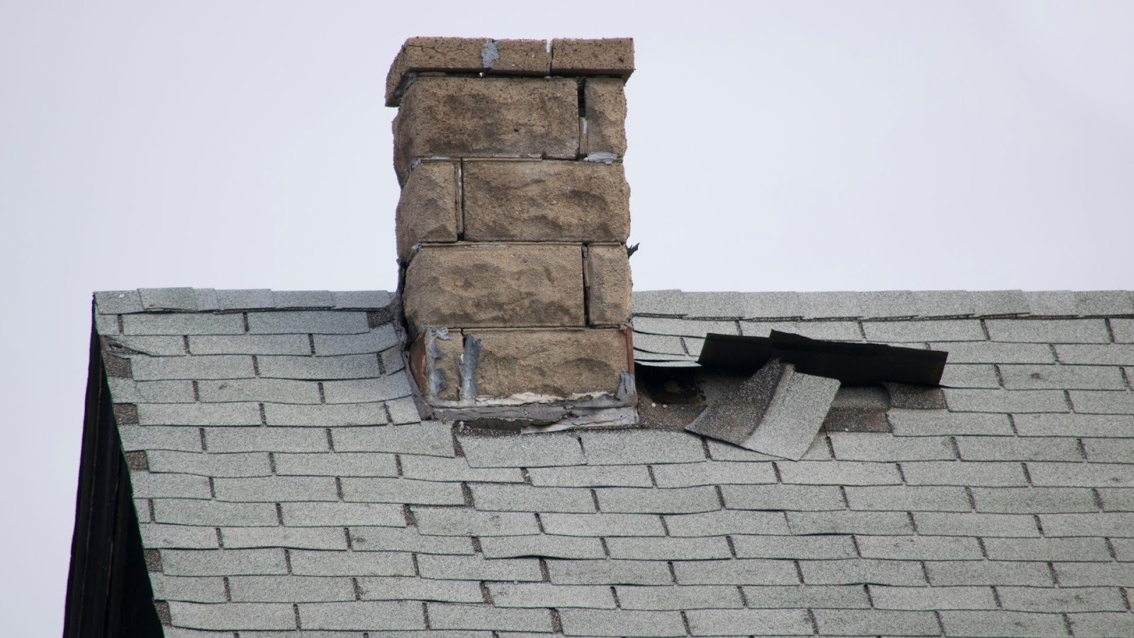  Cómo arreglar un techo que se está cayendo